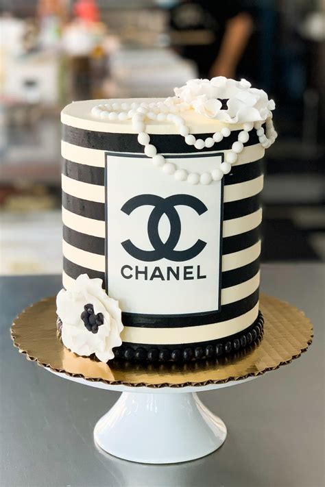 Chanel cake 